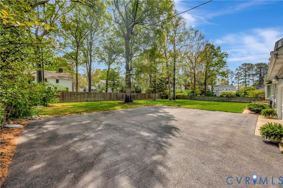 1605 Hearthglow Ln