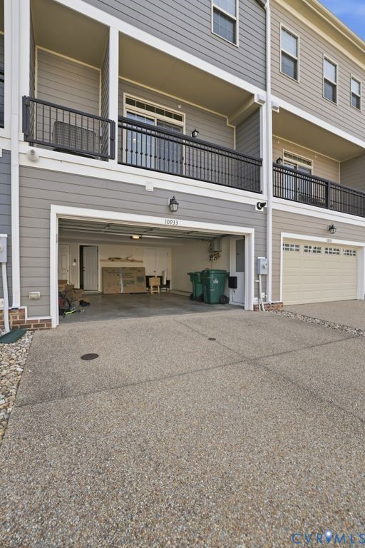 10933 Parkshire Ln
