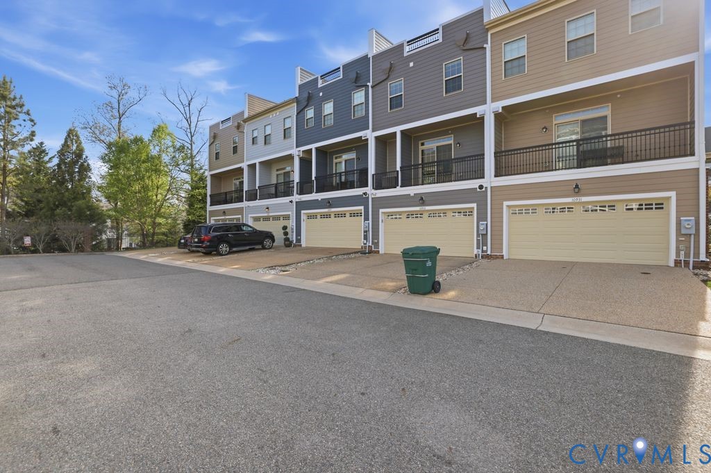 10933 Parkshire Ln