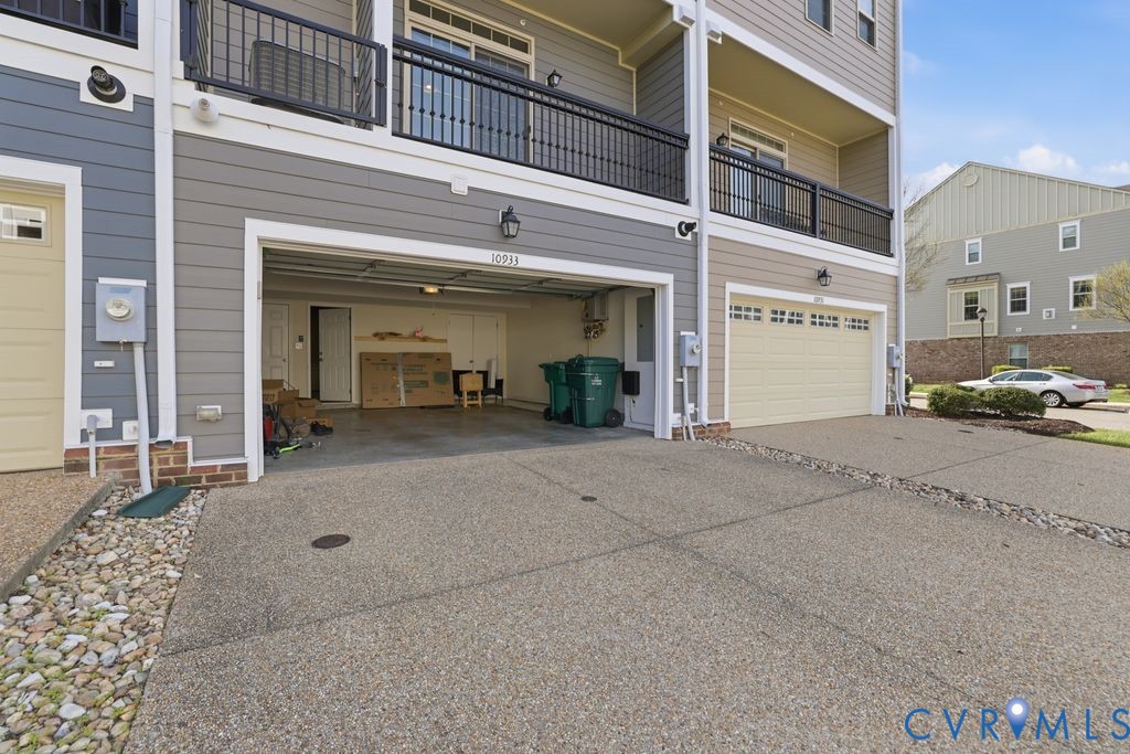 10933 Parkshire Ln