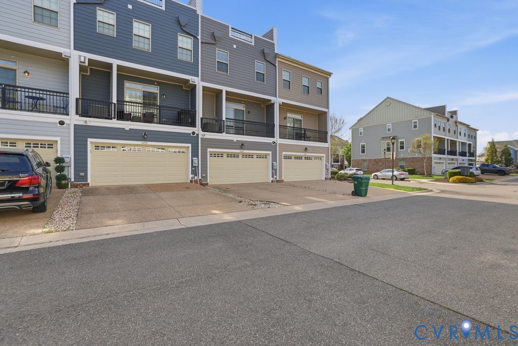 10933 Parkshire Ln