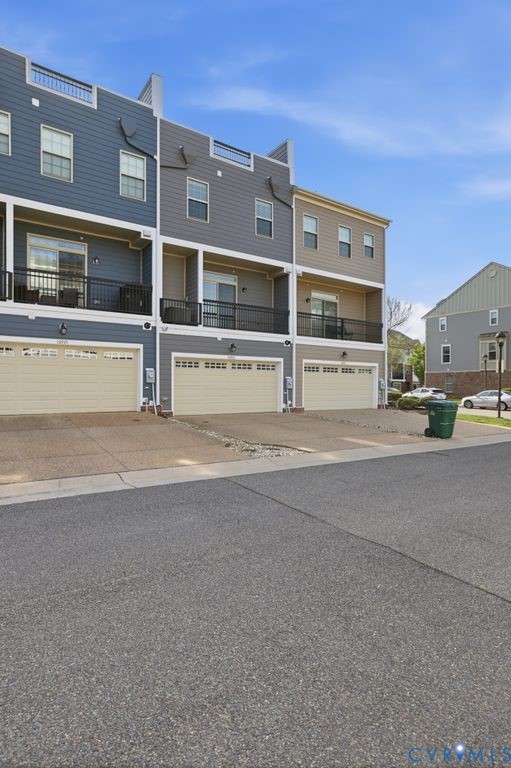 10933 Parkshire Ln