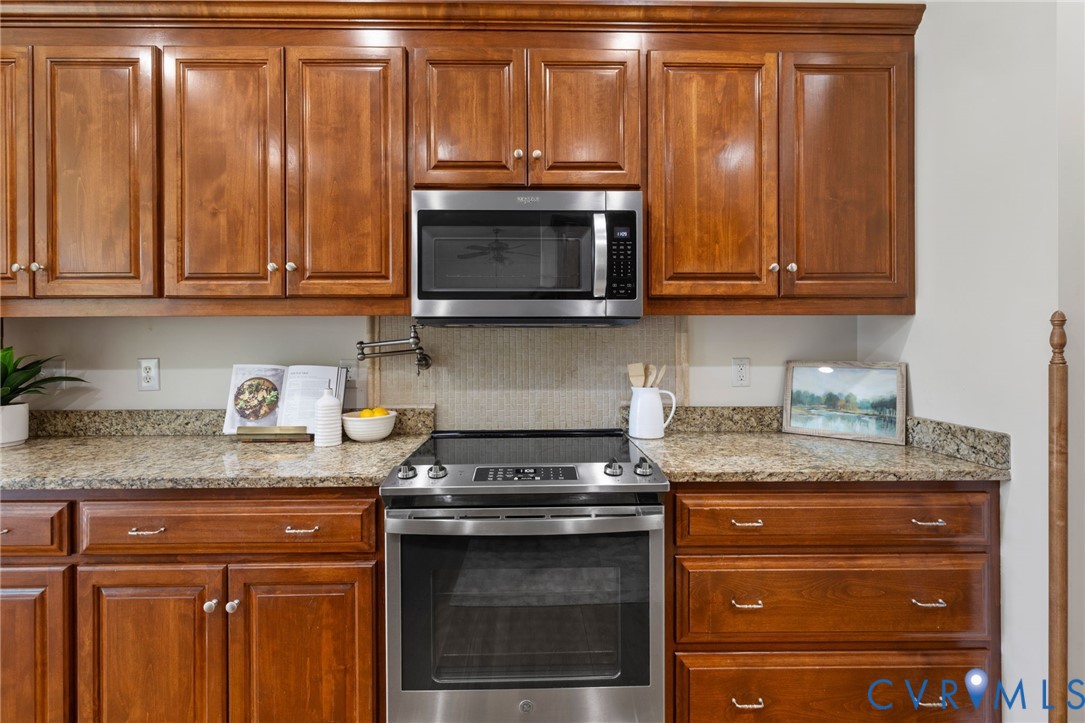 15266 Willow Hill Ln