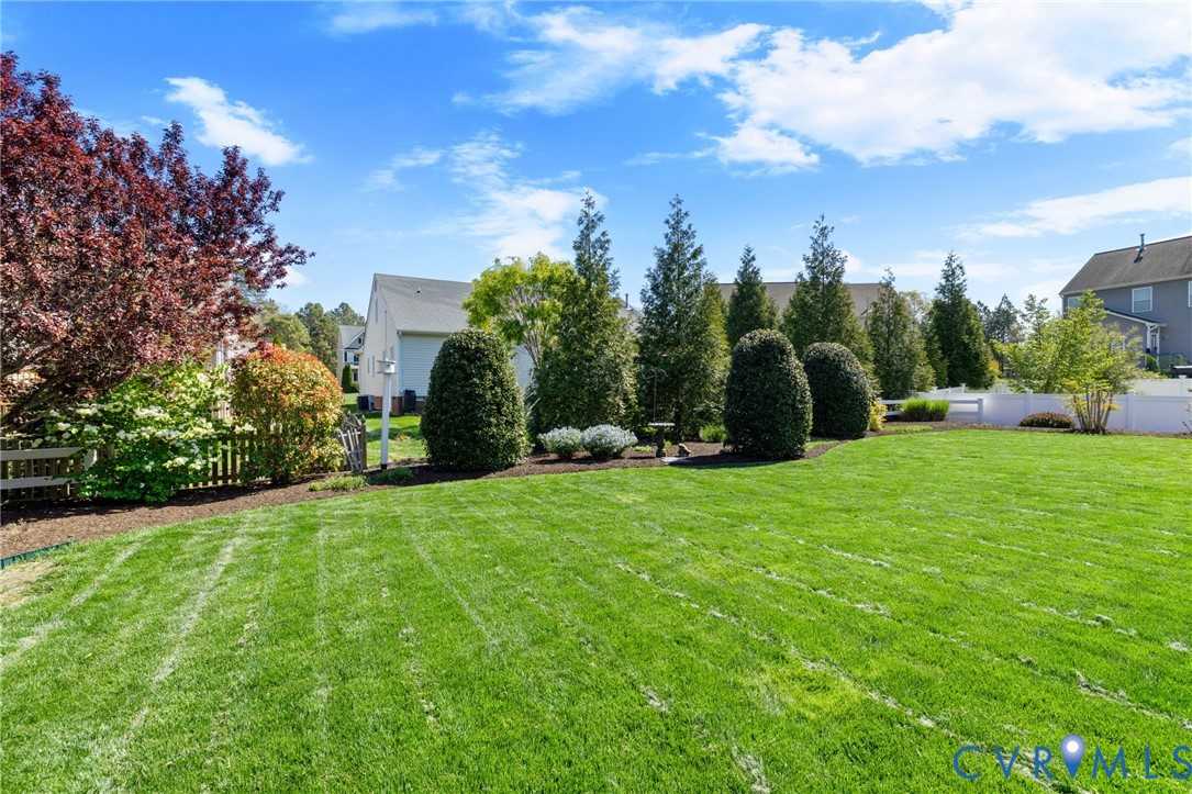 15266 Willow Hill Ln