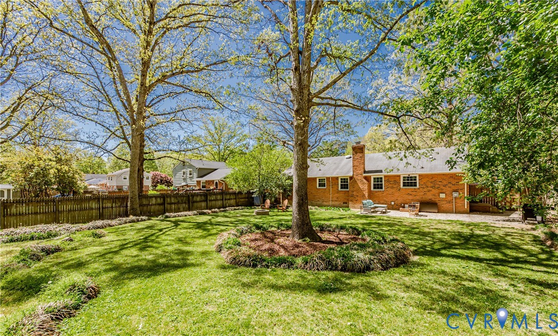 1607 Winding Way