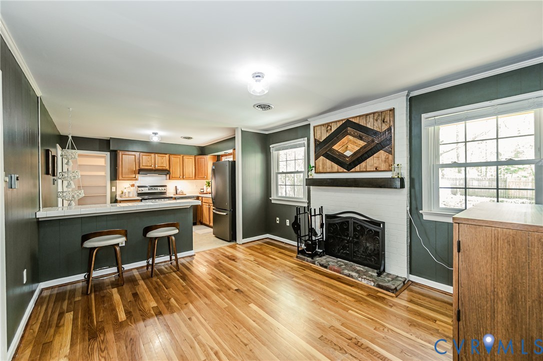 1607 Winding Way