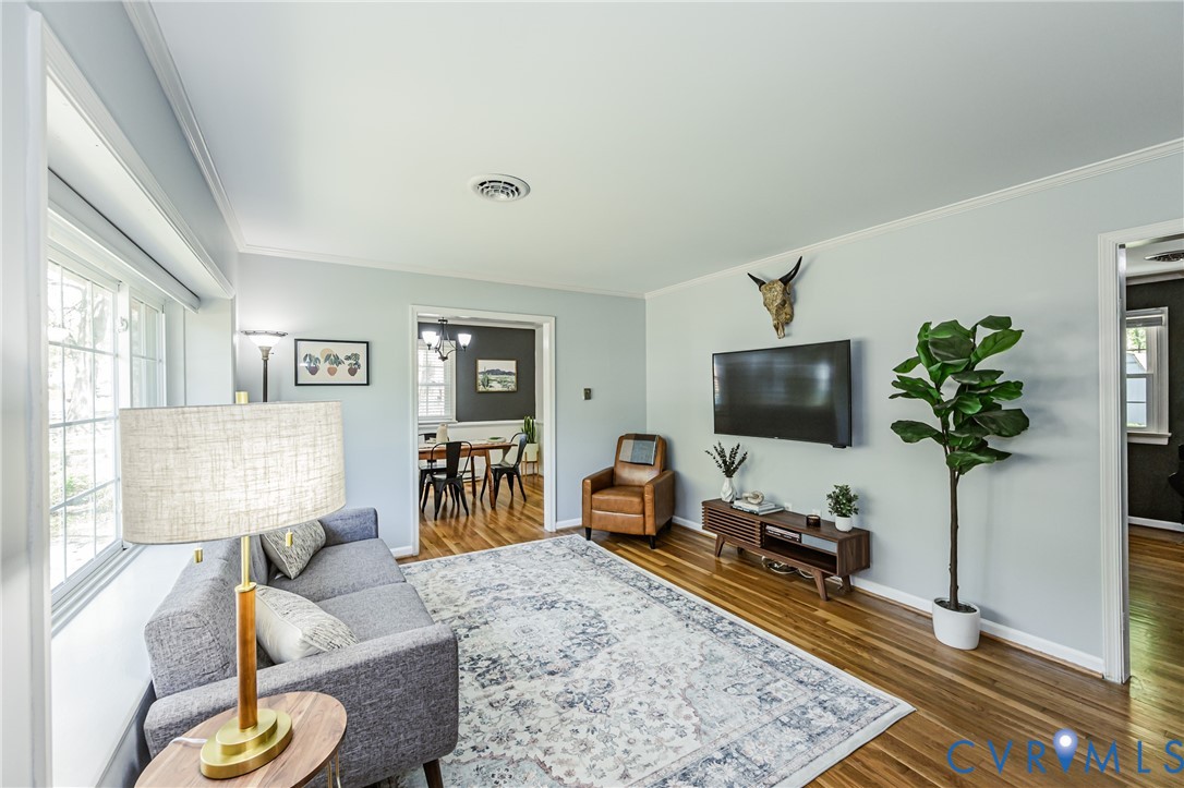 1607 Winding Way