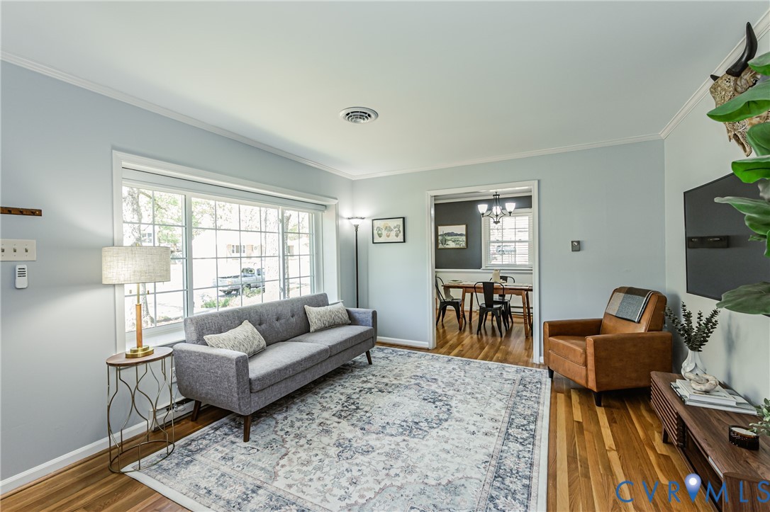 1607 Winding Way