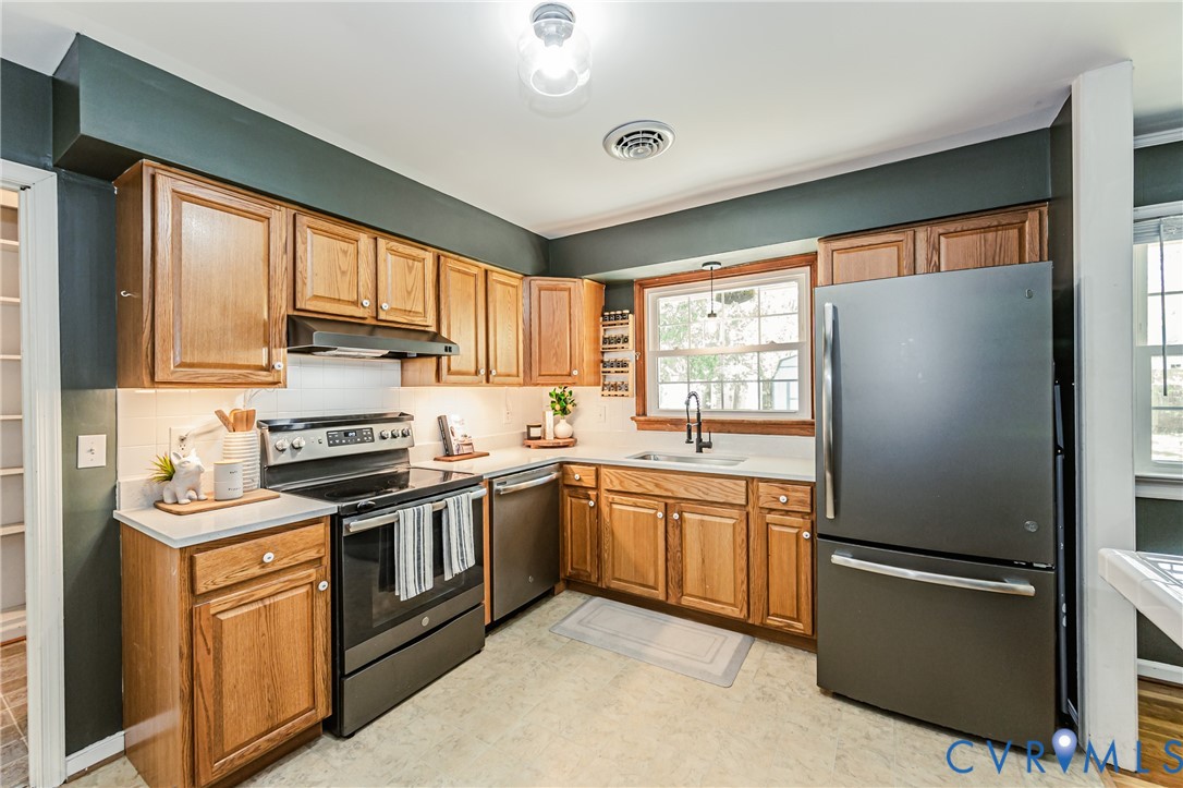 1607 Winding Way