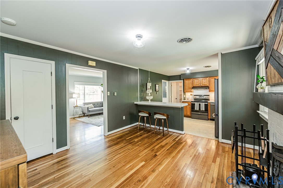 1607 Winding Way