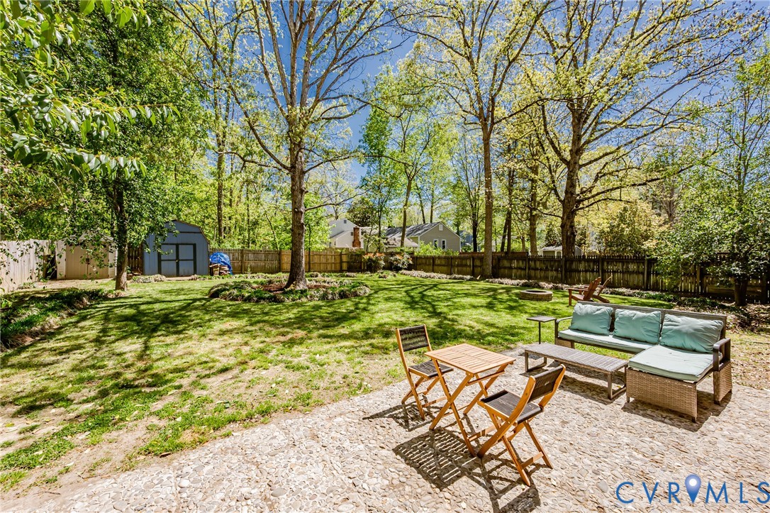 1607 Winding Way