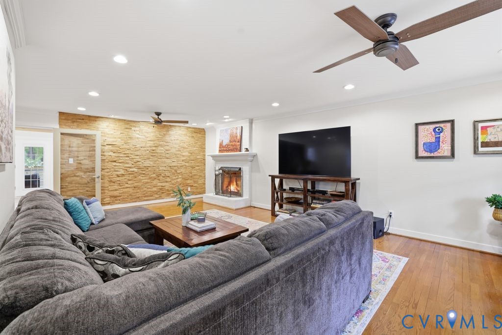 11108 Warren View Rd