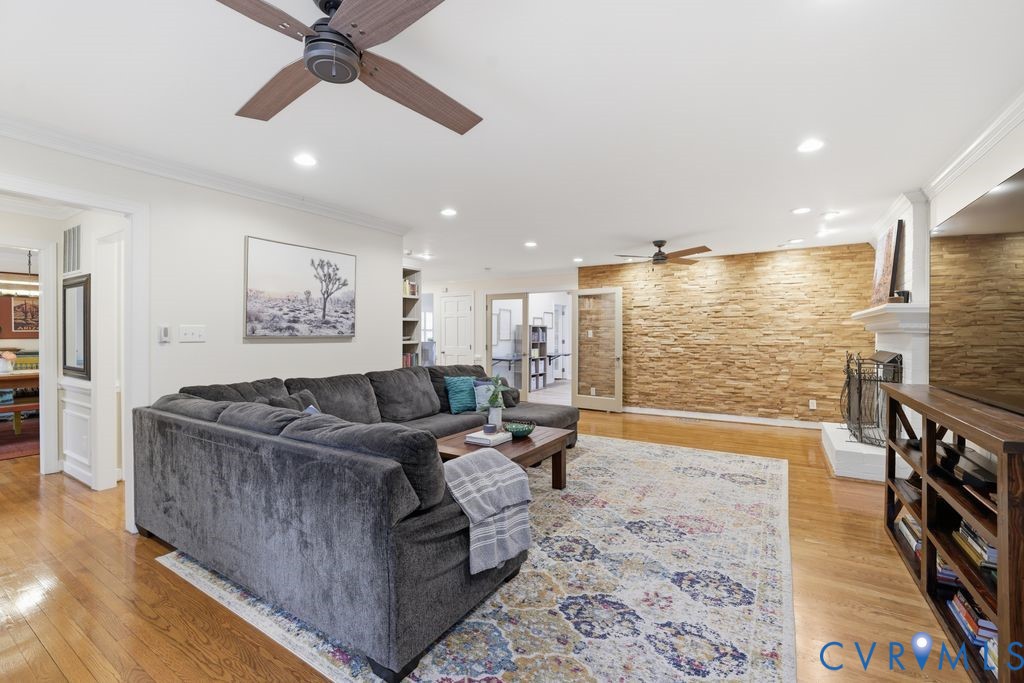 11108 Warren View Rd