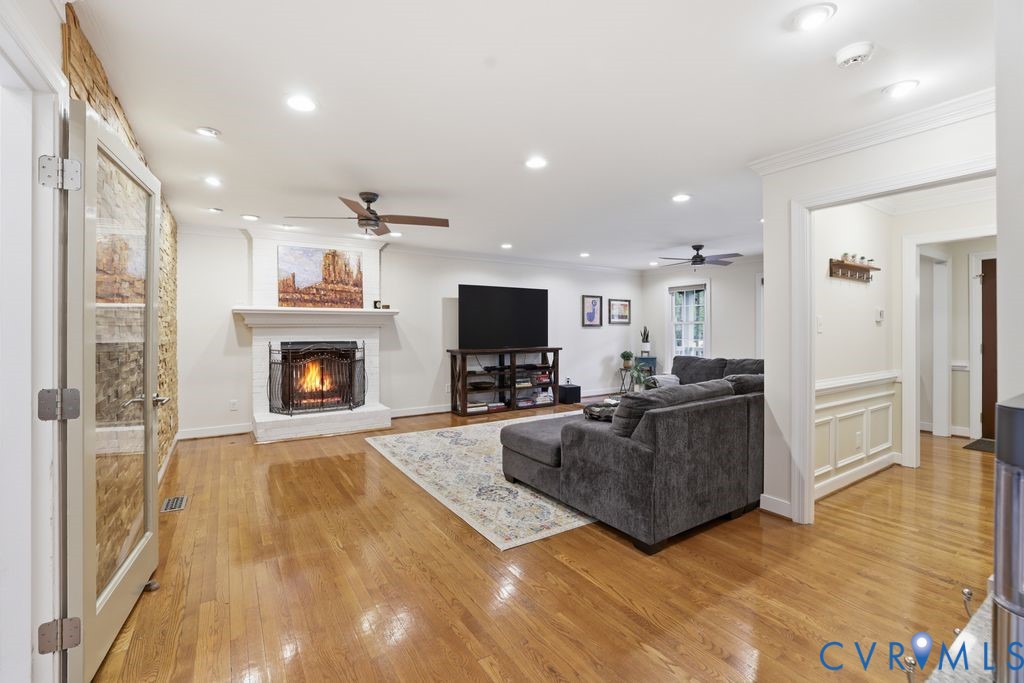 11108 Warren View Rd