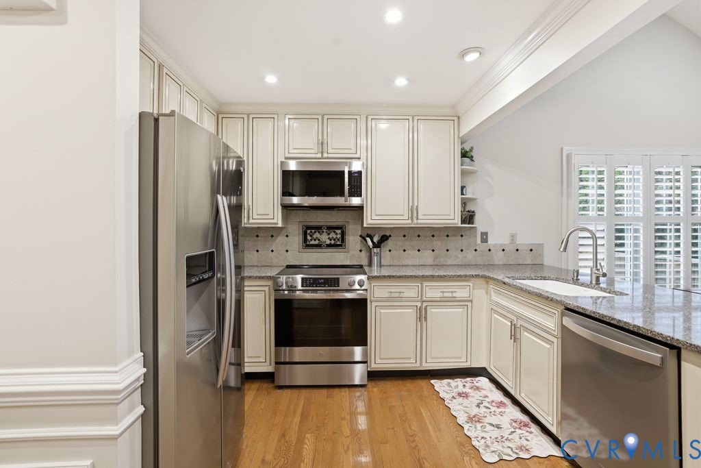 11108 Warren View Rd