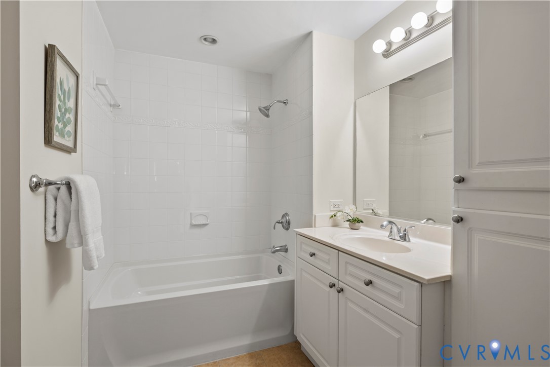 4820 Old Main St Unit#402