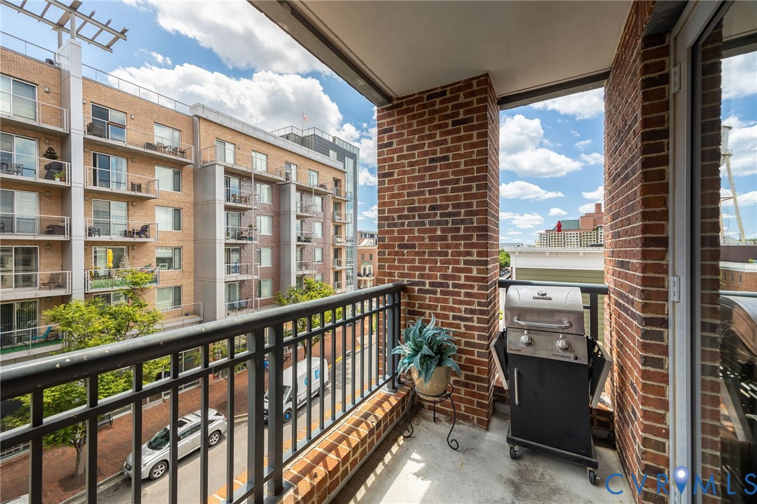 4820 Old Main St Unit#402