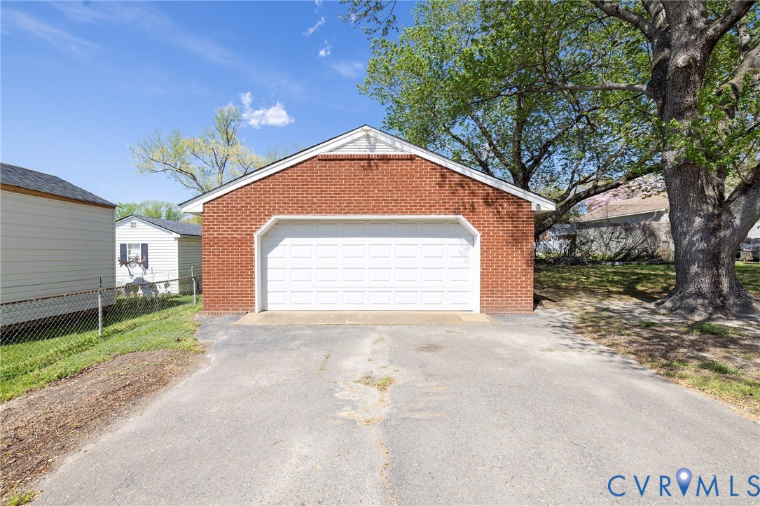 7252 Fairview Dr