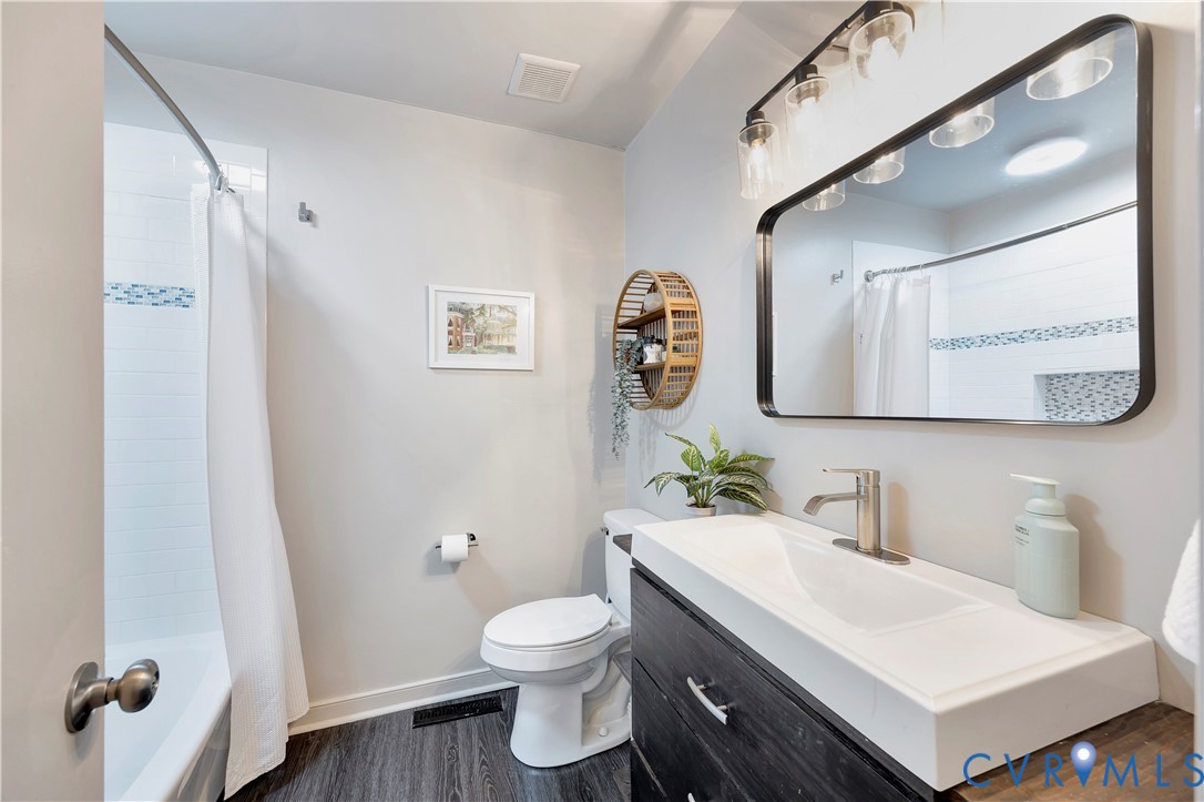 11711 Goldenbrook Dr