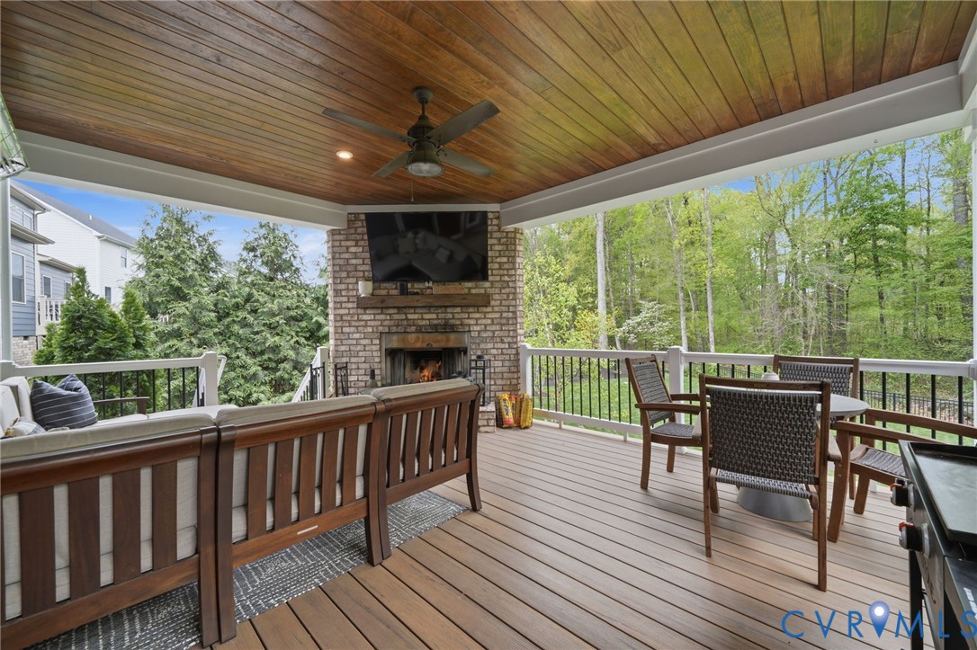 3301 Seaford Crossing Dr