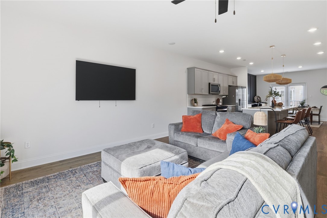 13809 Village View Dr