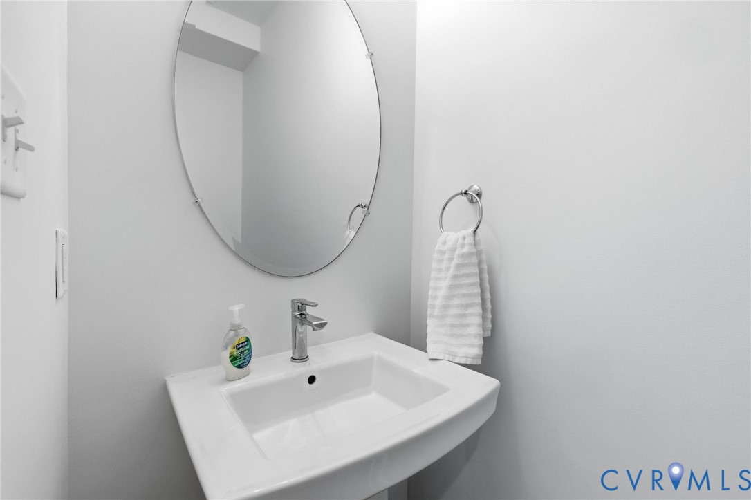 13809 Village View Dr