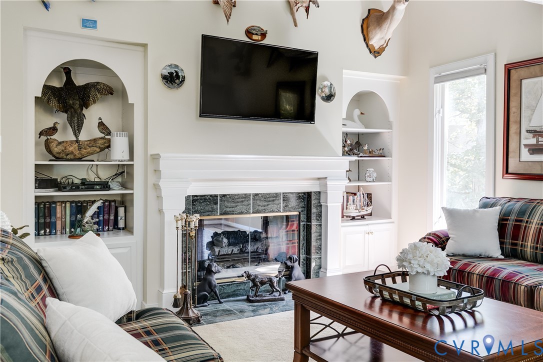 2400 Whitecastle Dr