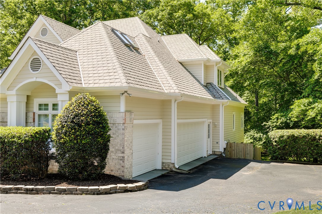 2400 Whitecastle Dr