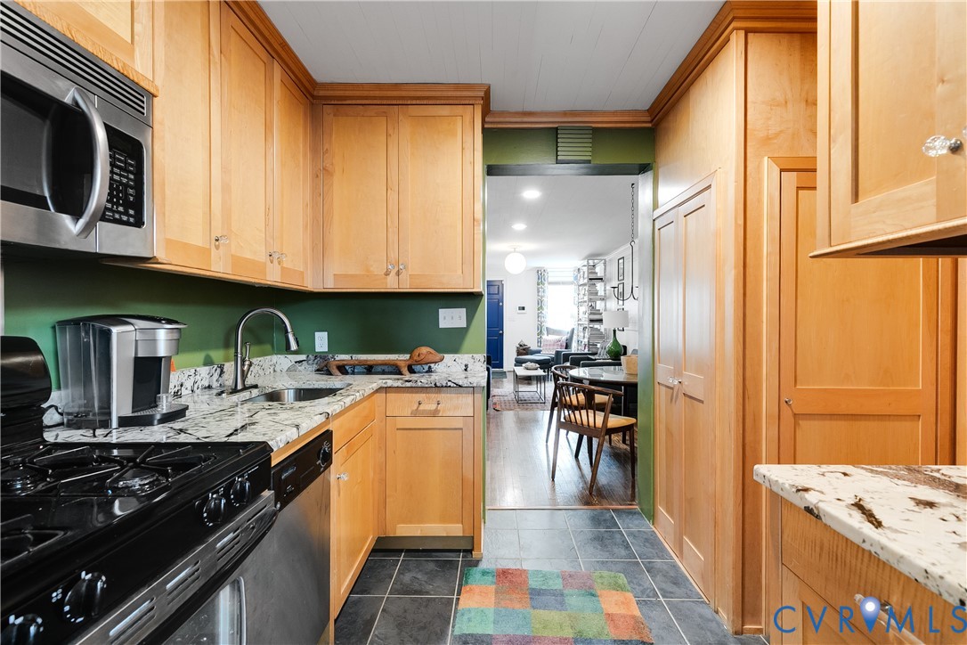 24 N Sheppard St