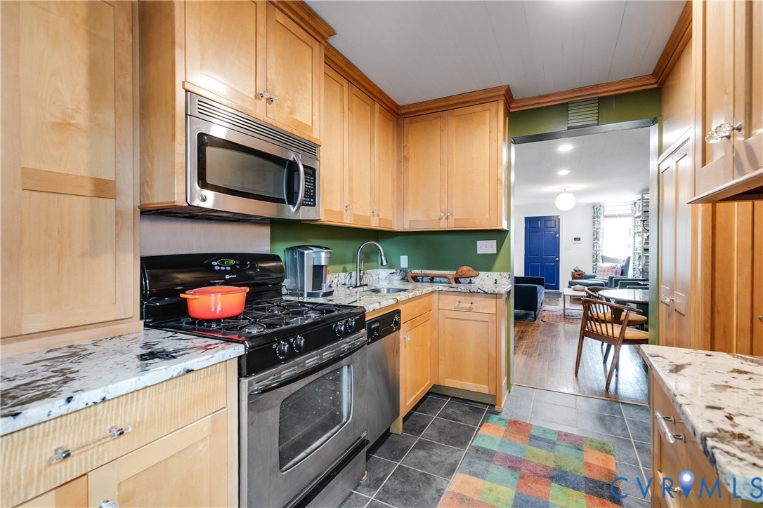 24 N Sheppard St