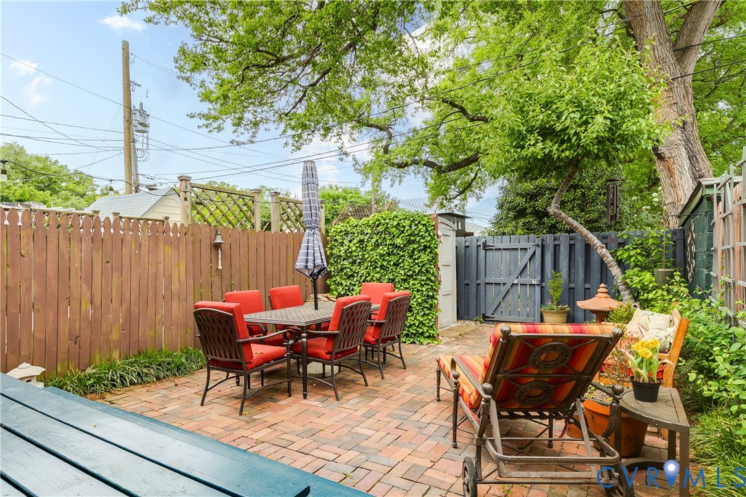 24 N Sheppard St