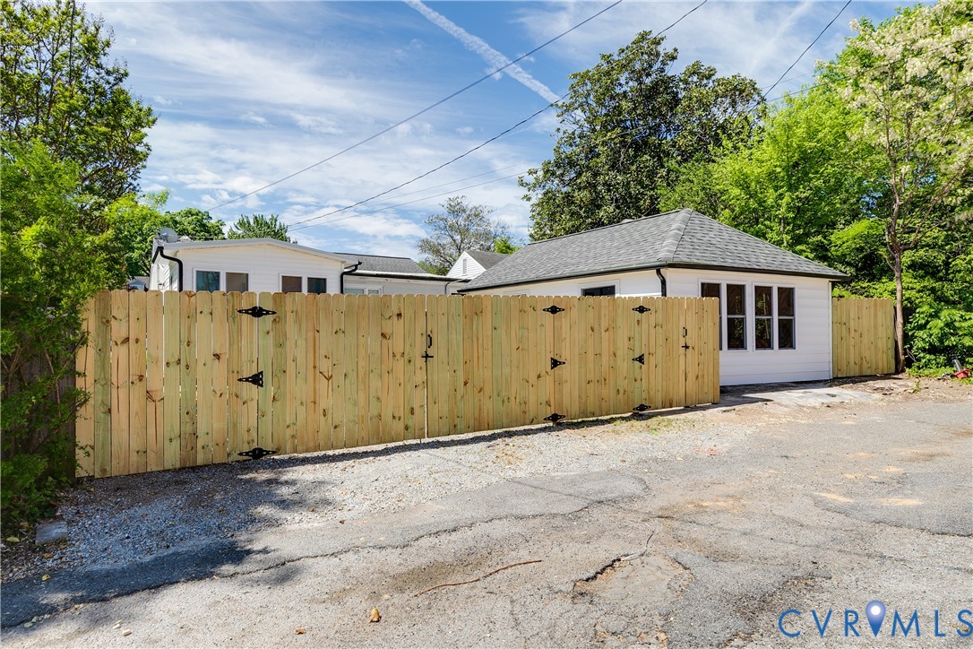 4606 Radford Ave