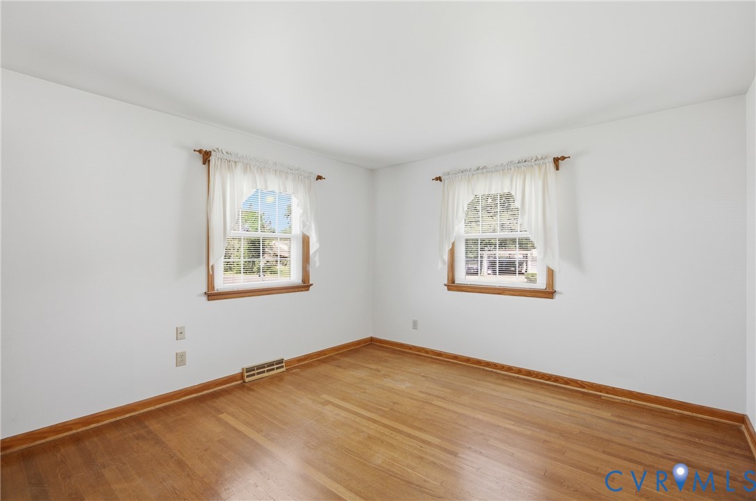 3200 Valleyfield Rd