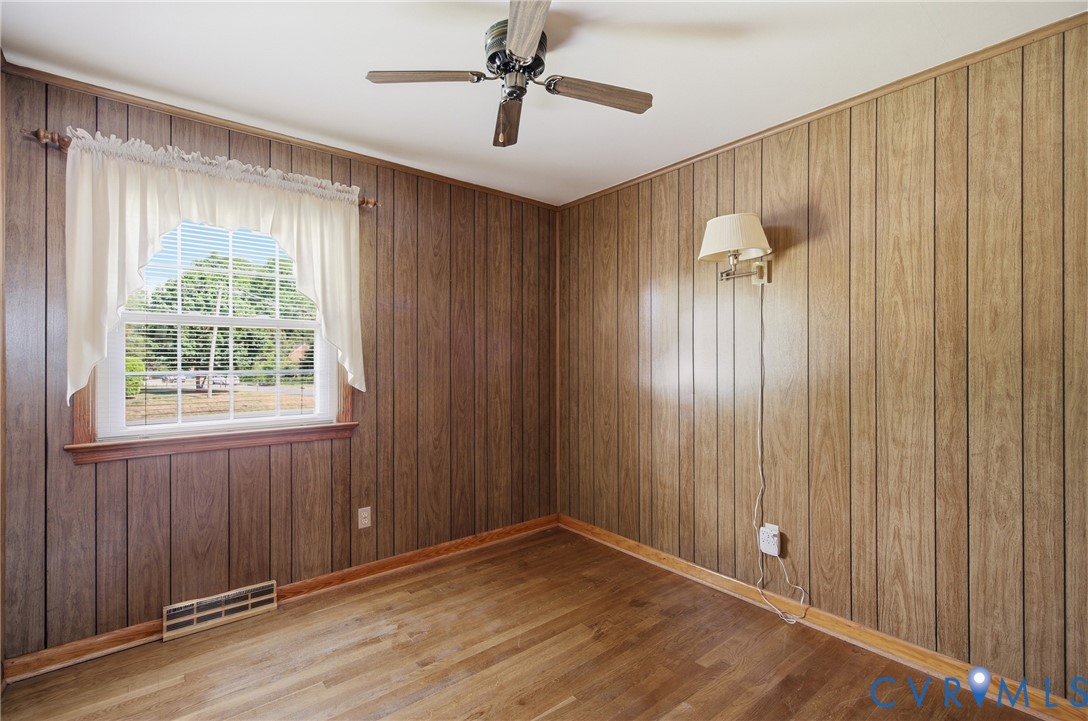 3200 Valleyfield Rd