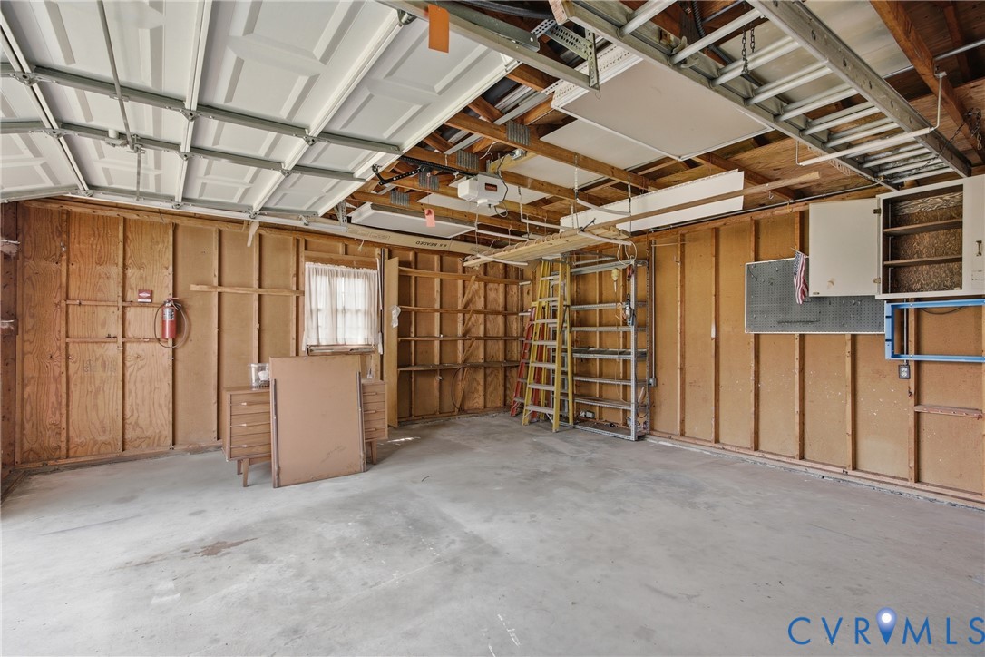 3200 Valleyfield Rd