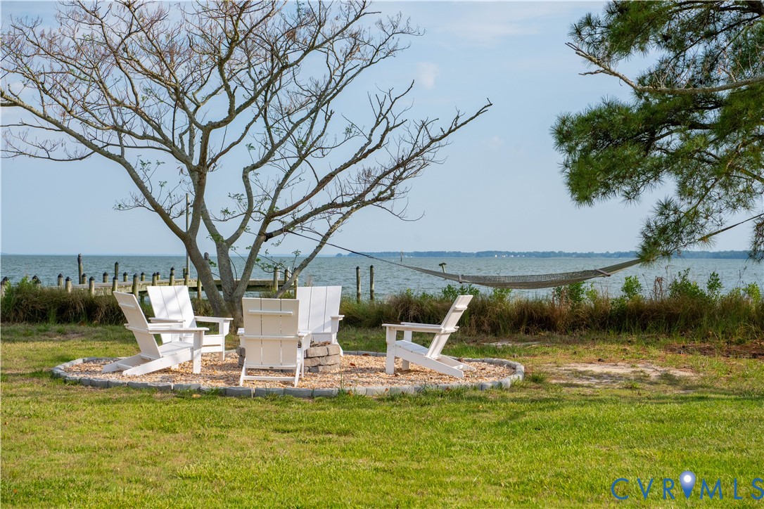 62 Riverside Dr
