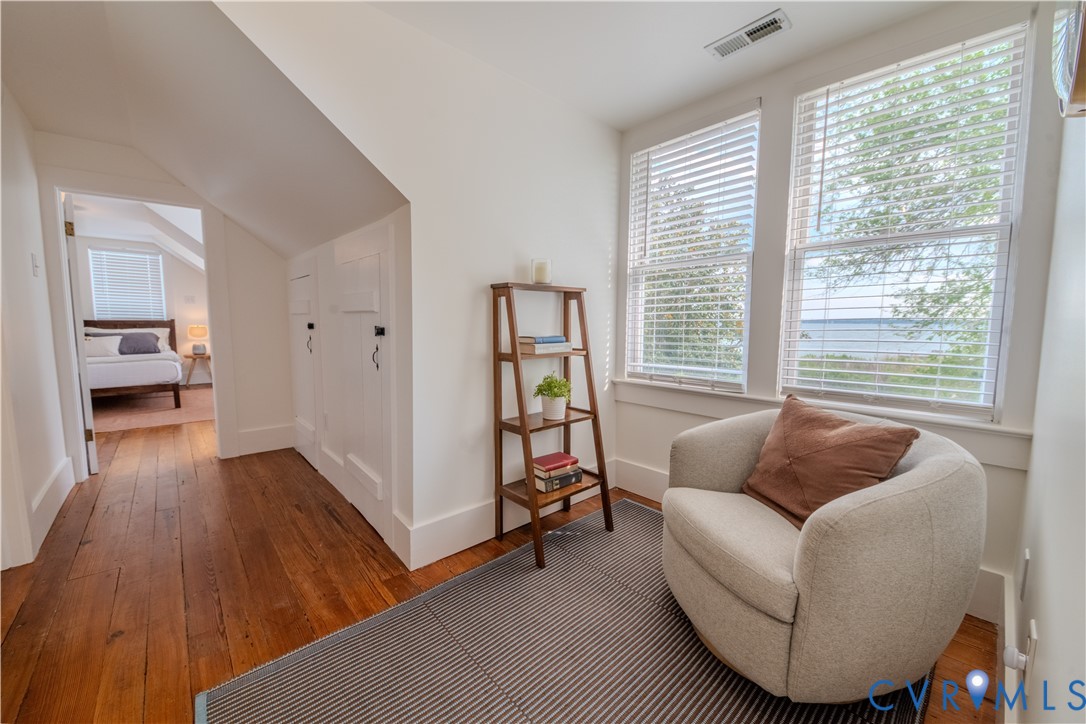 62 Riverside Dr