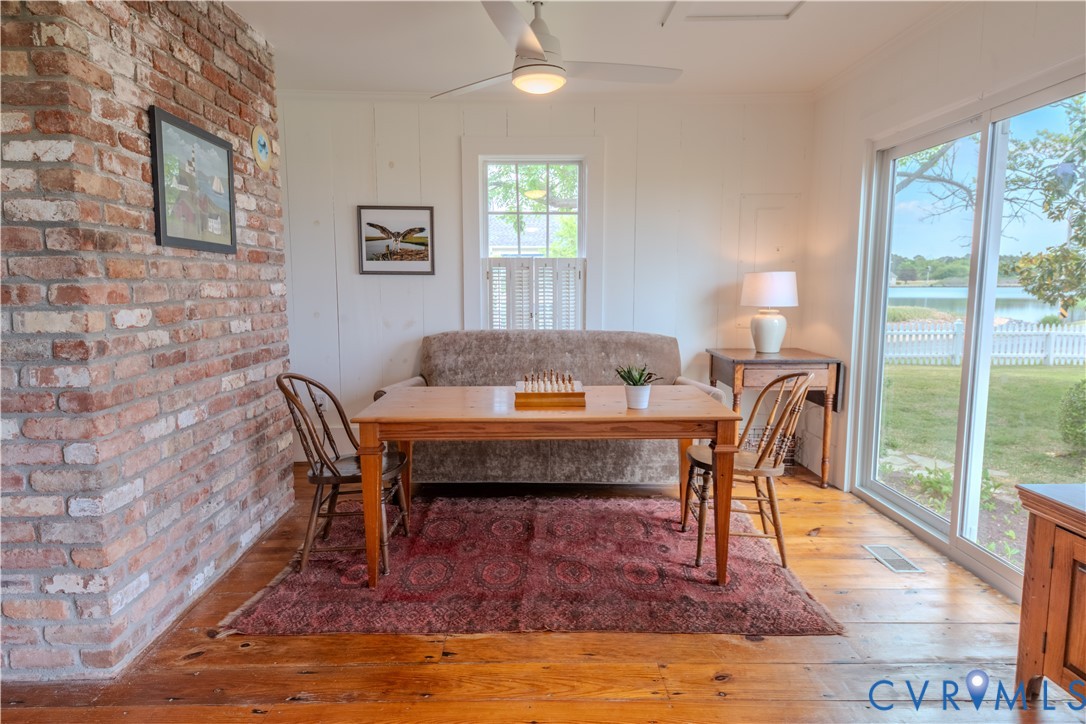 62 Riverside Dr