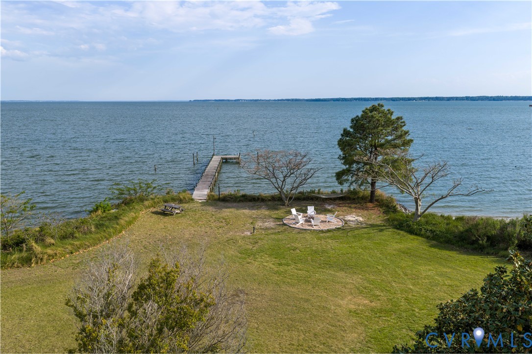 62 Riverside Dr