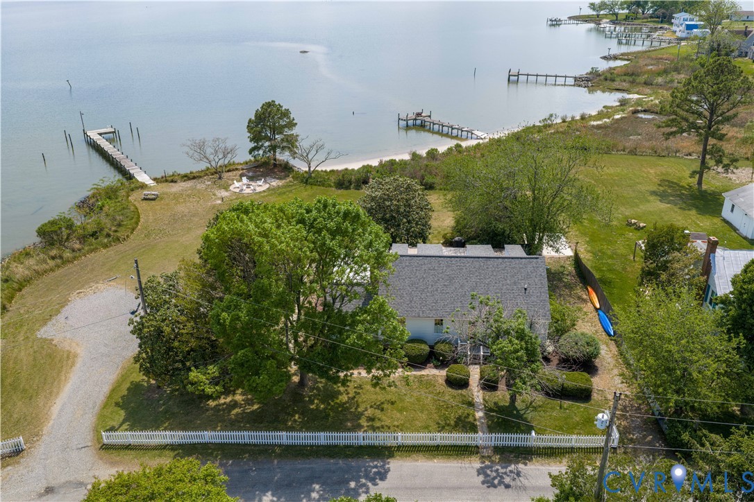 62 Riverside Dr