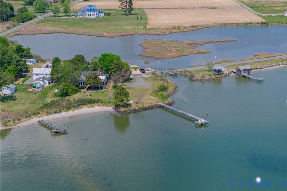 62 Riverside Dr