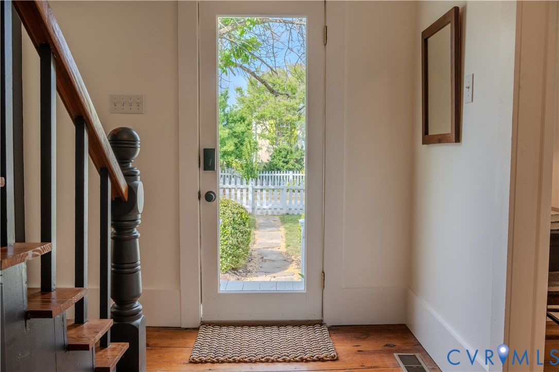 62 Riverside Dr