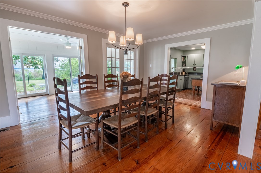 62 Riverside Dr