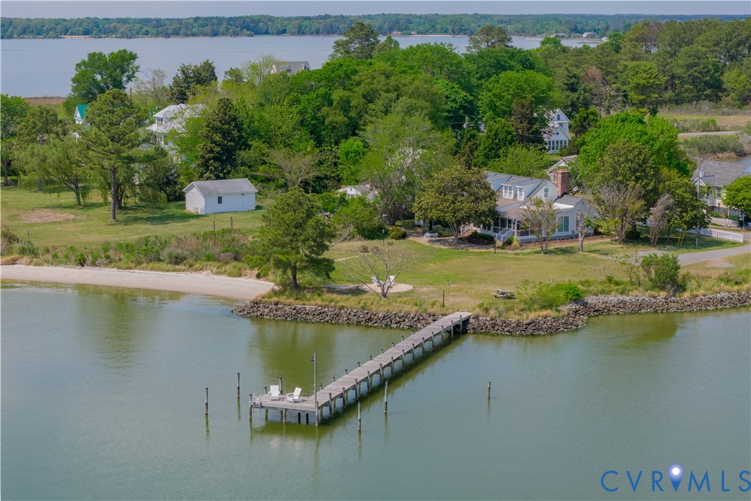 62 Riverside Dr