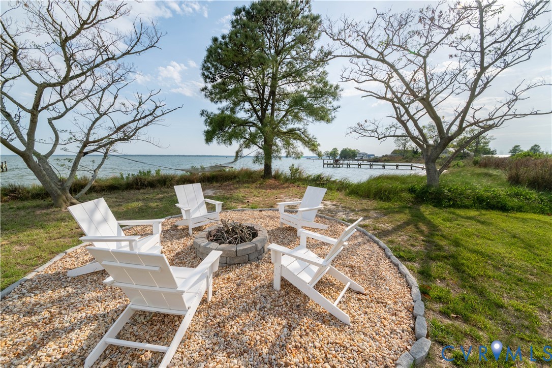 62 Riverside Dr