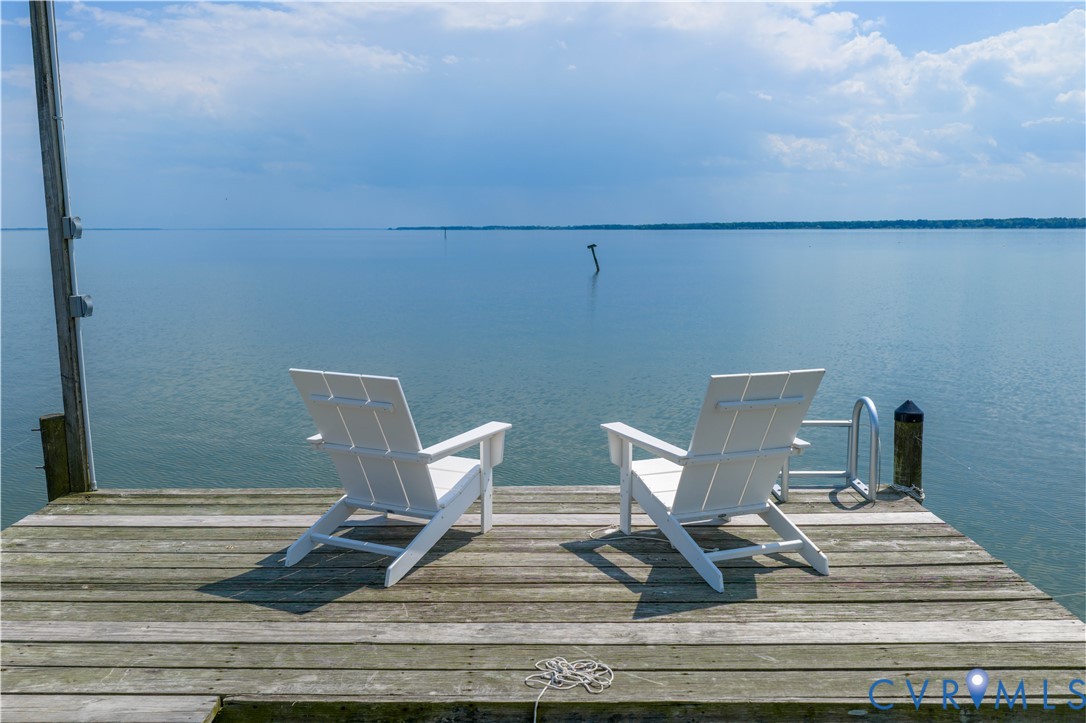 62 Riverside Dr