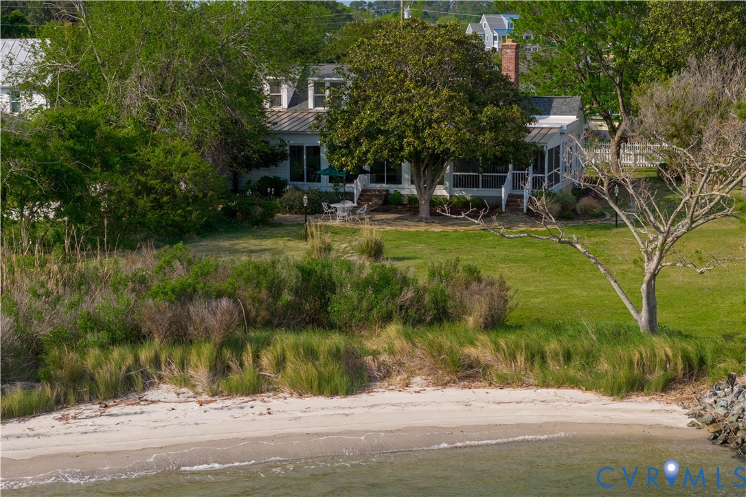 62 Riverside Dr