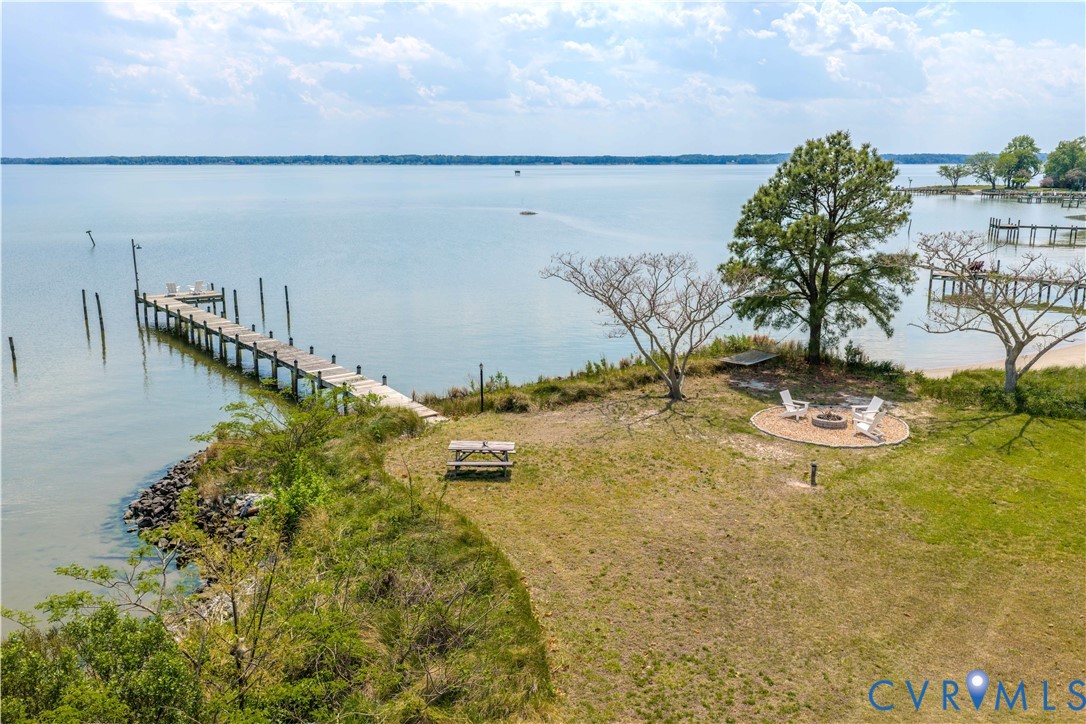 62 Riverside Dr
