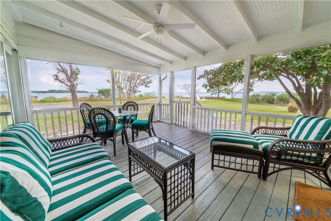 62 Riverside Dr