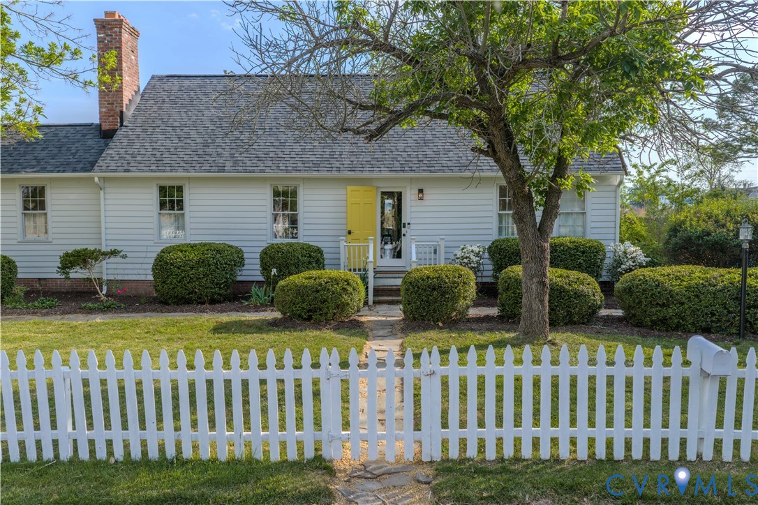 62 Riverside Dr